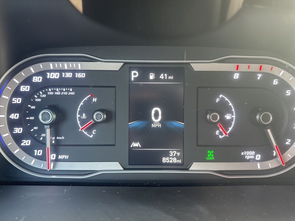 2024 Hyundai Santa Cruz SE photo 2