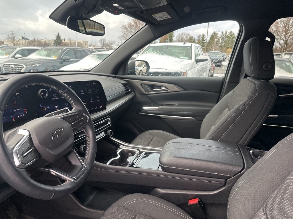 Used 2024 Chevrolet Traverse LS w/2LS SUV