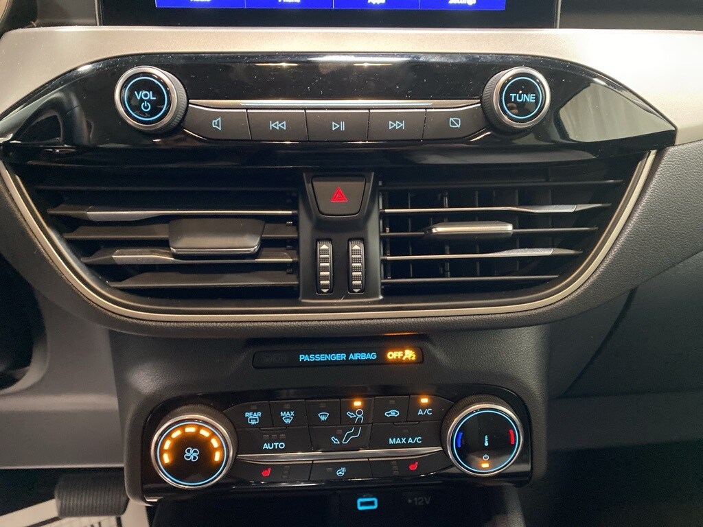 2022 Ford Escape SE photo 2