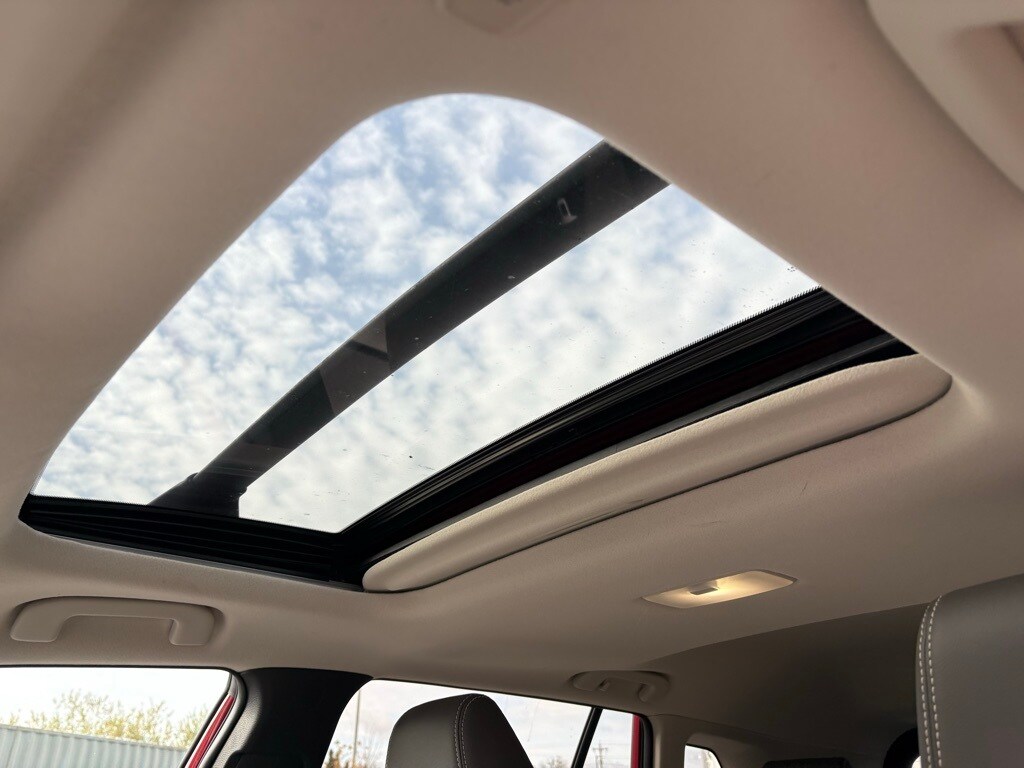 2023 Toyota Corolla Cross XLE photo 2