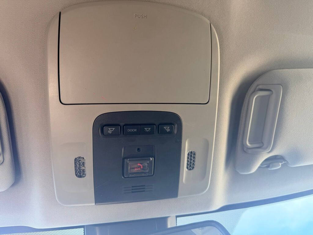 Used 2022 Toyota Camry Hybrid XLE Sedan