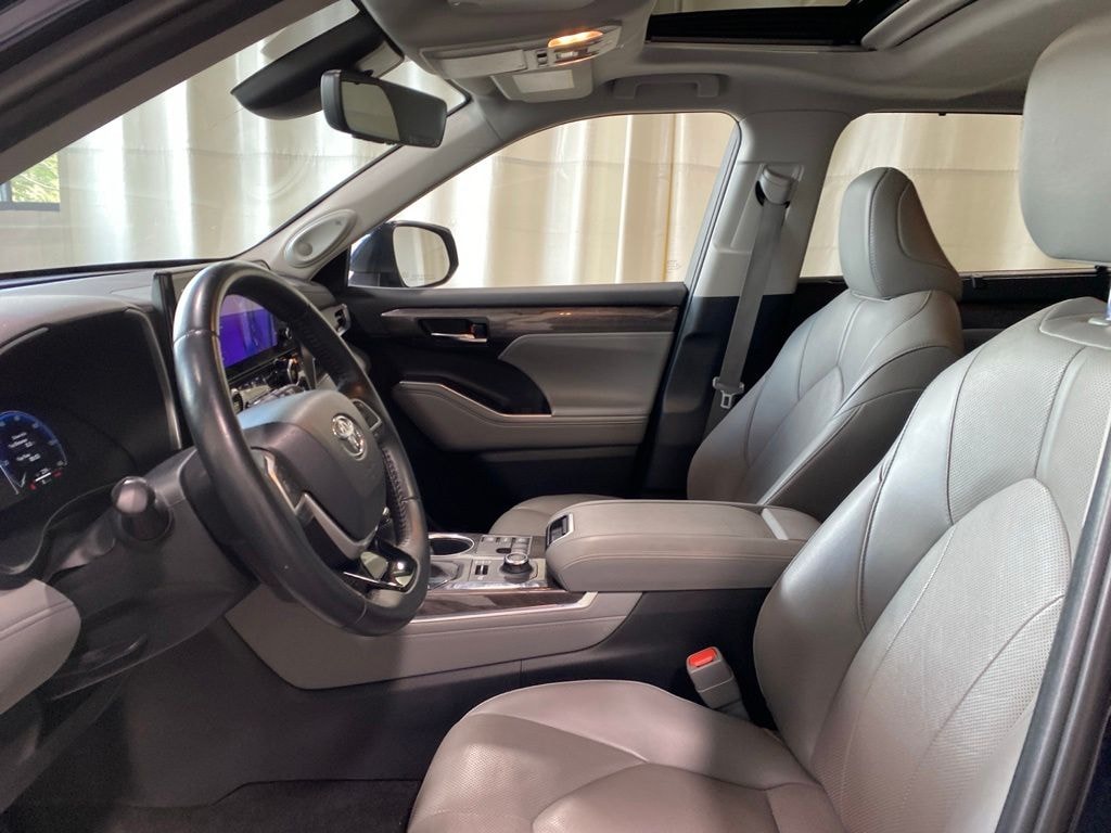 Used 2023 Toyota Highlander Limited SUV