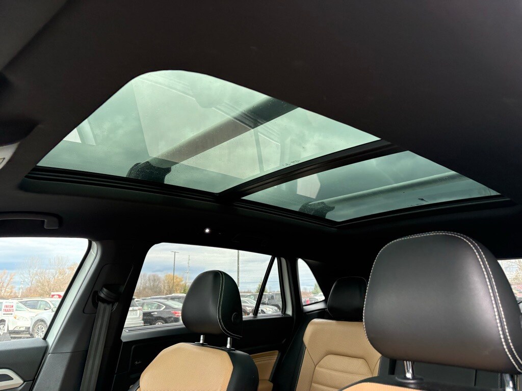 2021 Volkswagen Atlas Cross Sport V6 SEL Premium R-Line photo 2