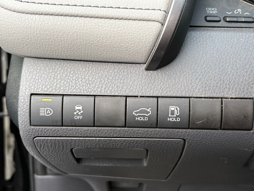 Certified 2022 Toyota Camry Hybrid SE Sedan