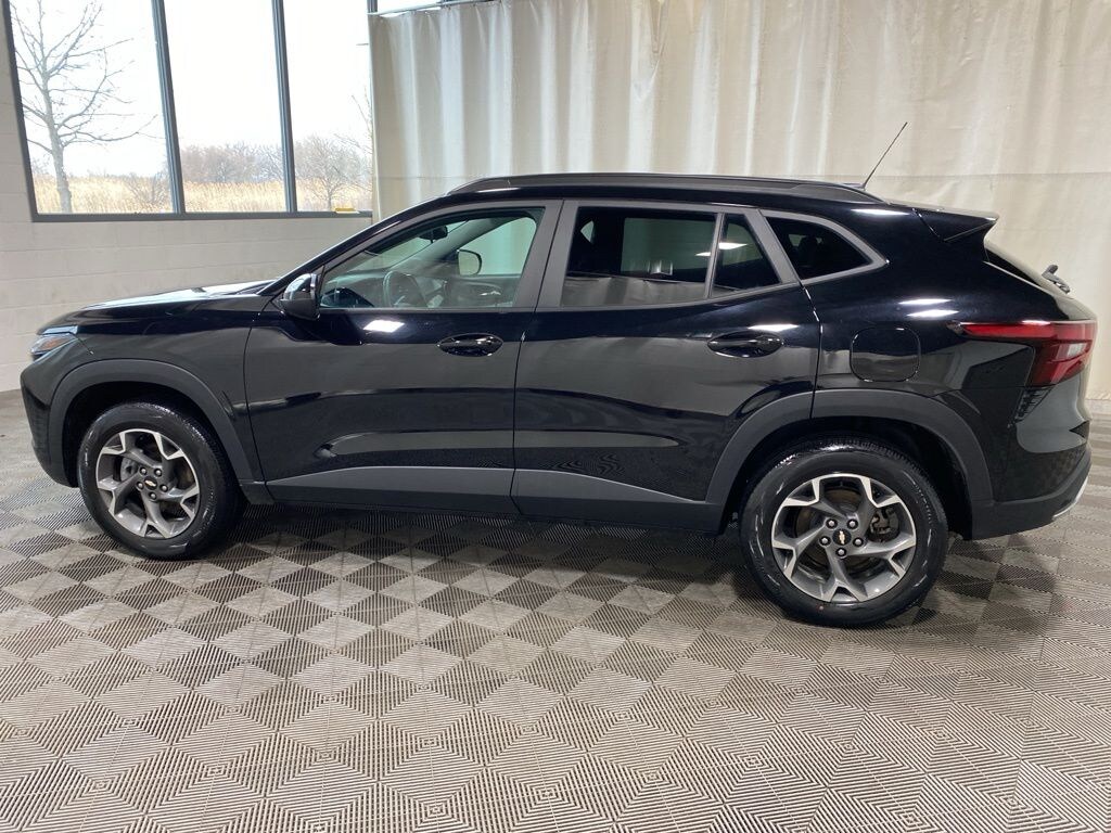 Used 2024 Chevrolet Trax LT SUV