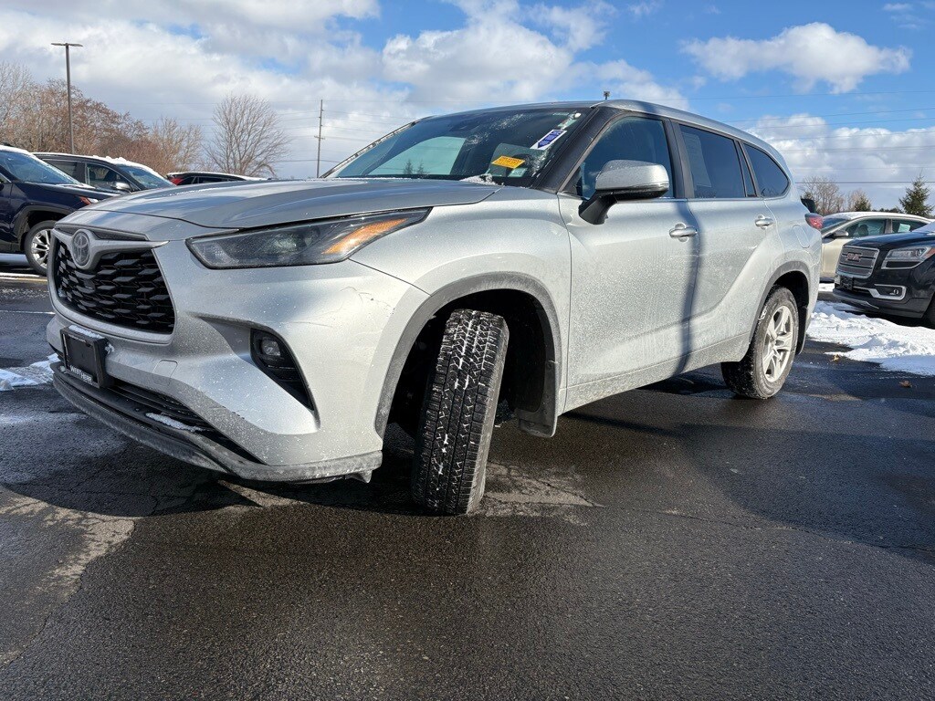 Used 2023 Toyota Highlander LE SUV