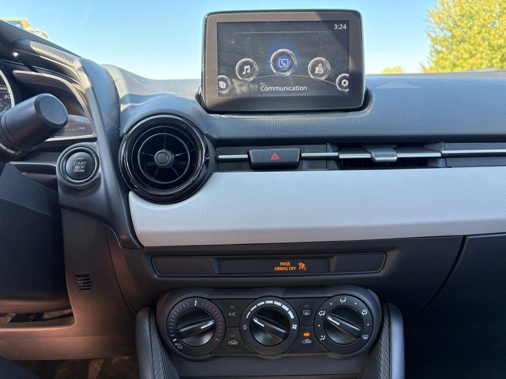 2019 Toyota Yaris L photo 2
