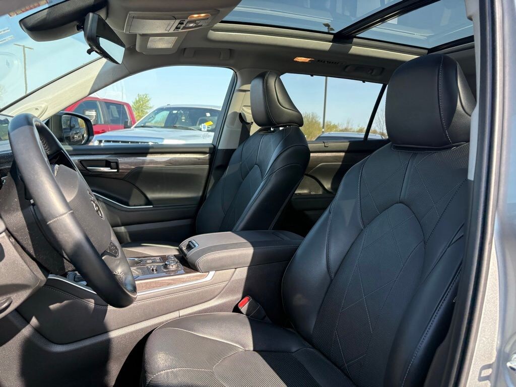 Used 2021 Toyota Highlander Platinum SUV