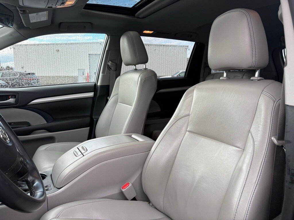 2019 Toyota Highlander XLE photo 2
