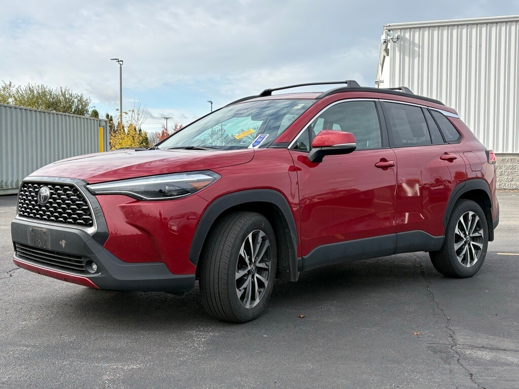 2023 Toyota Corolla Cross XLE photo 3
