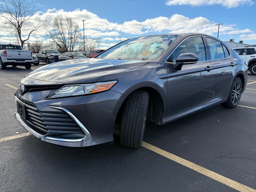 2023 Toyota Camry XLE photo 3