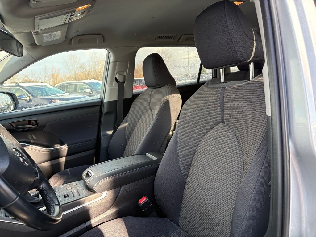 Used 2023 Toyota Highlander LE SUV