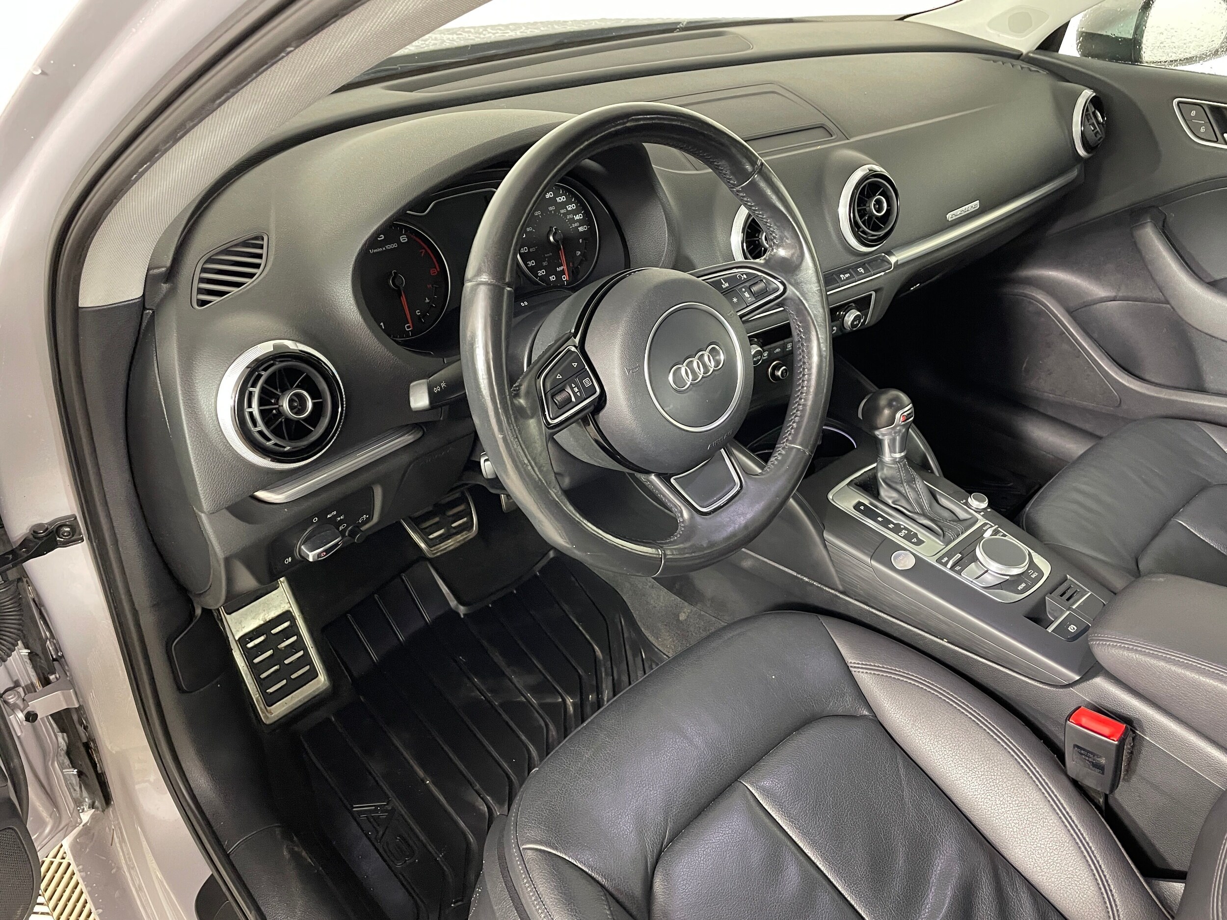 2015 Audi A3 2.0T Premium Plus photo 3