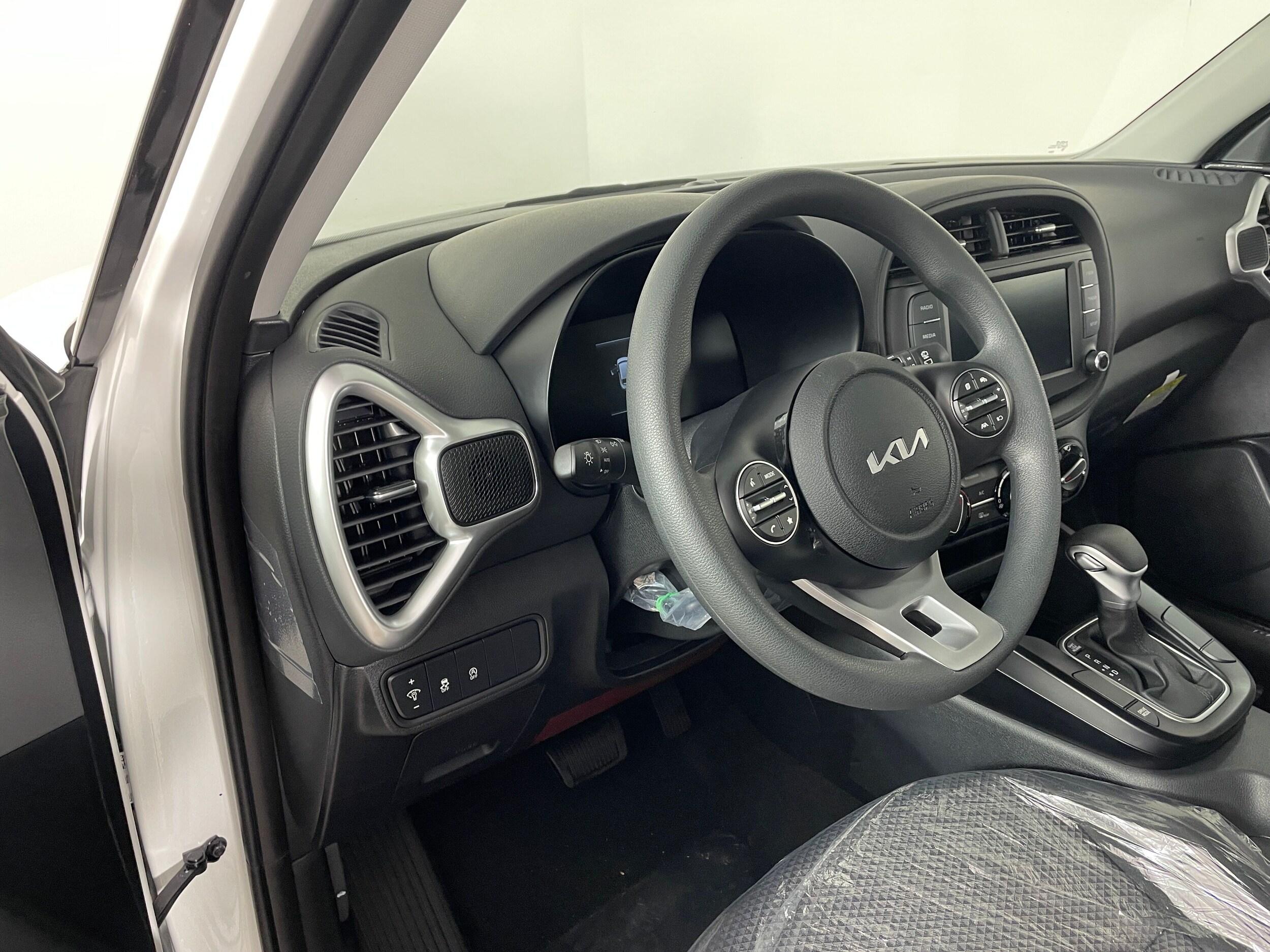 2025 Kia Soul LX photo 2