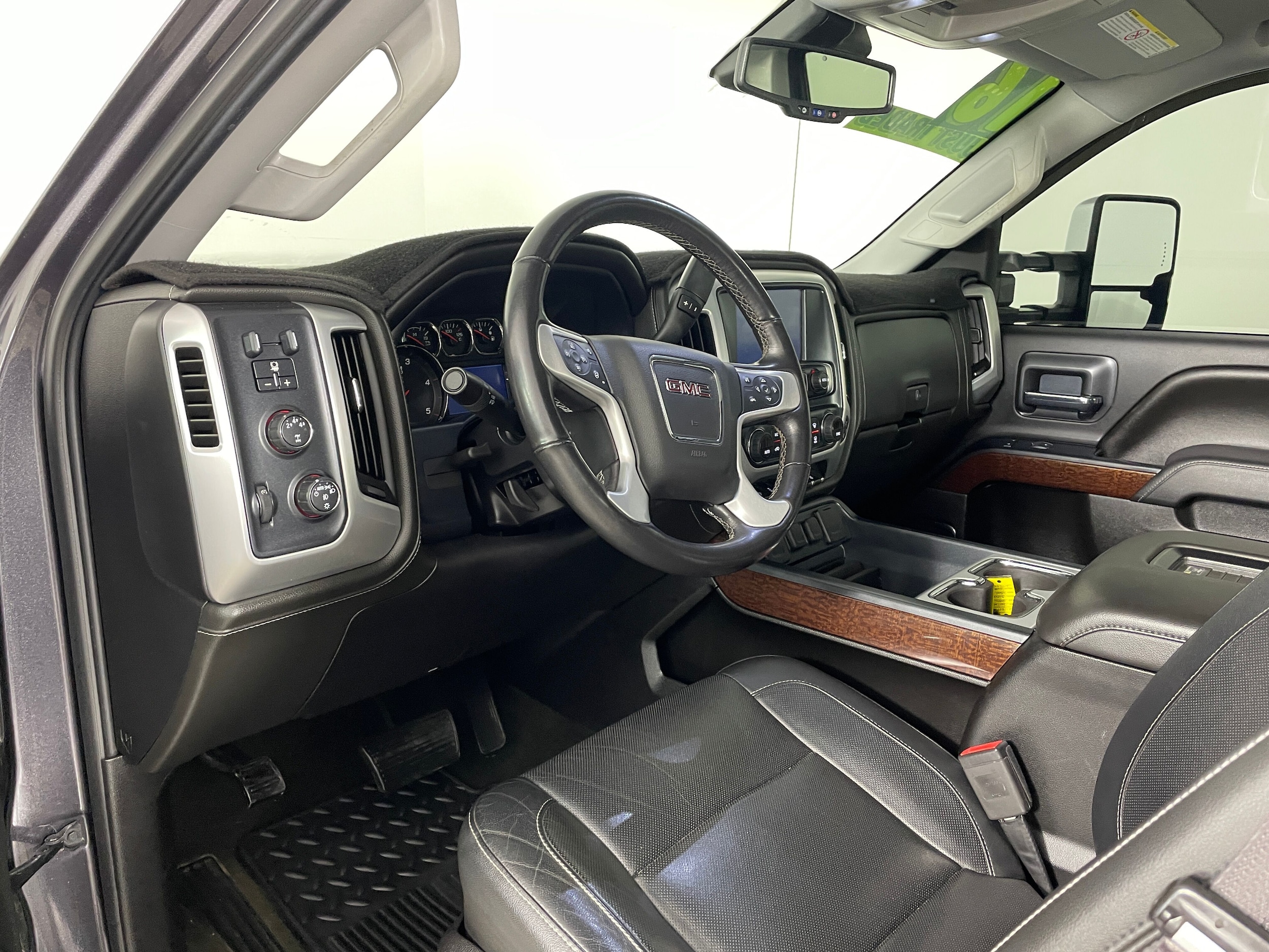 2016 GMC Sierra 2500HD SLT photo 2
