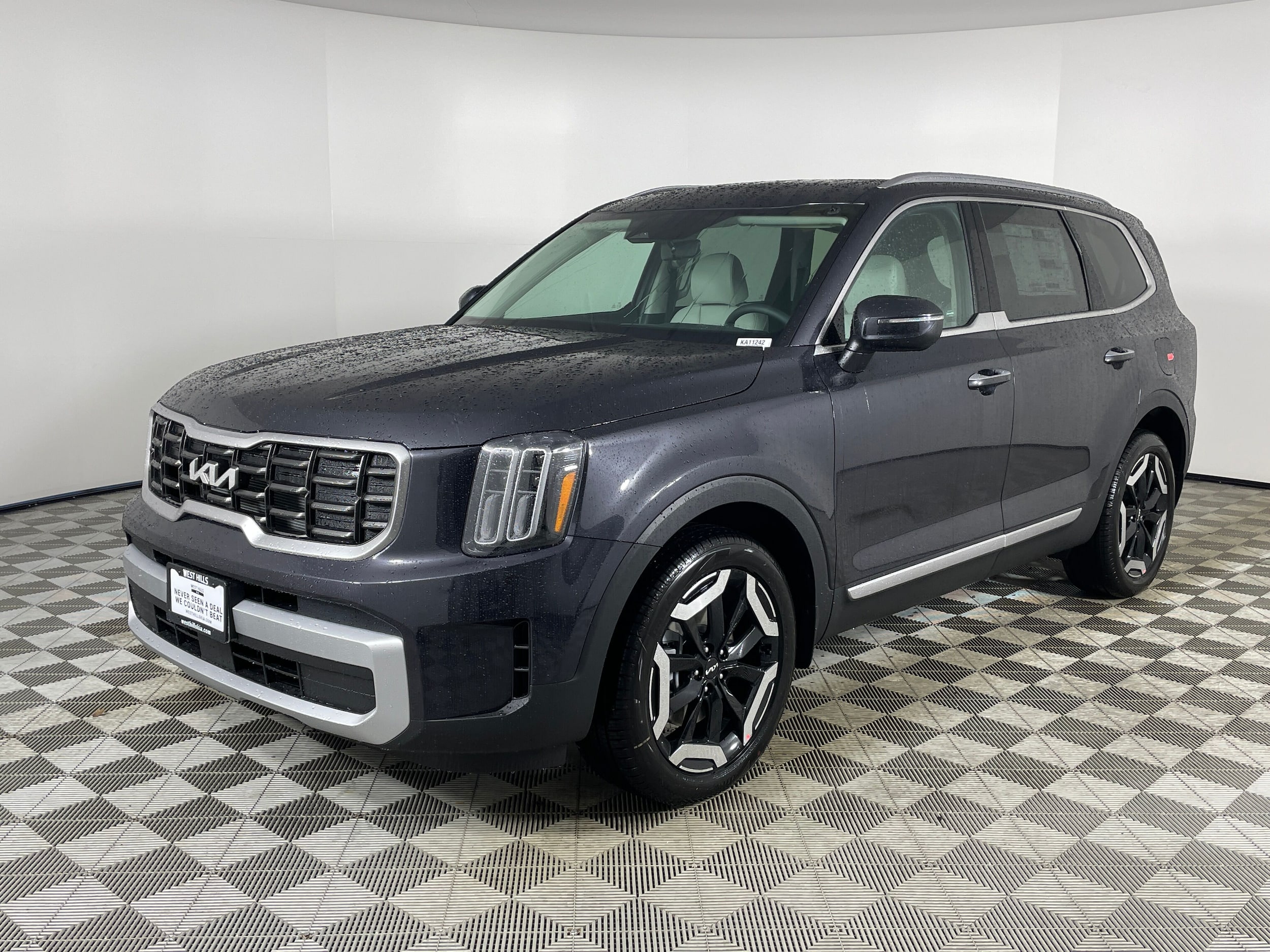 2025 Kia Telluride S's photo