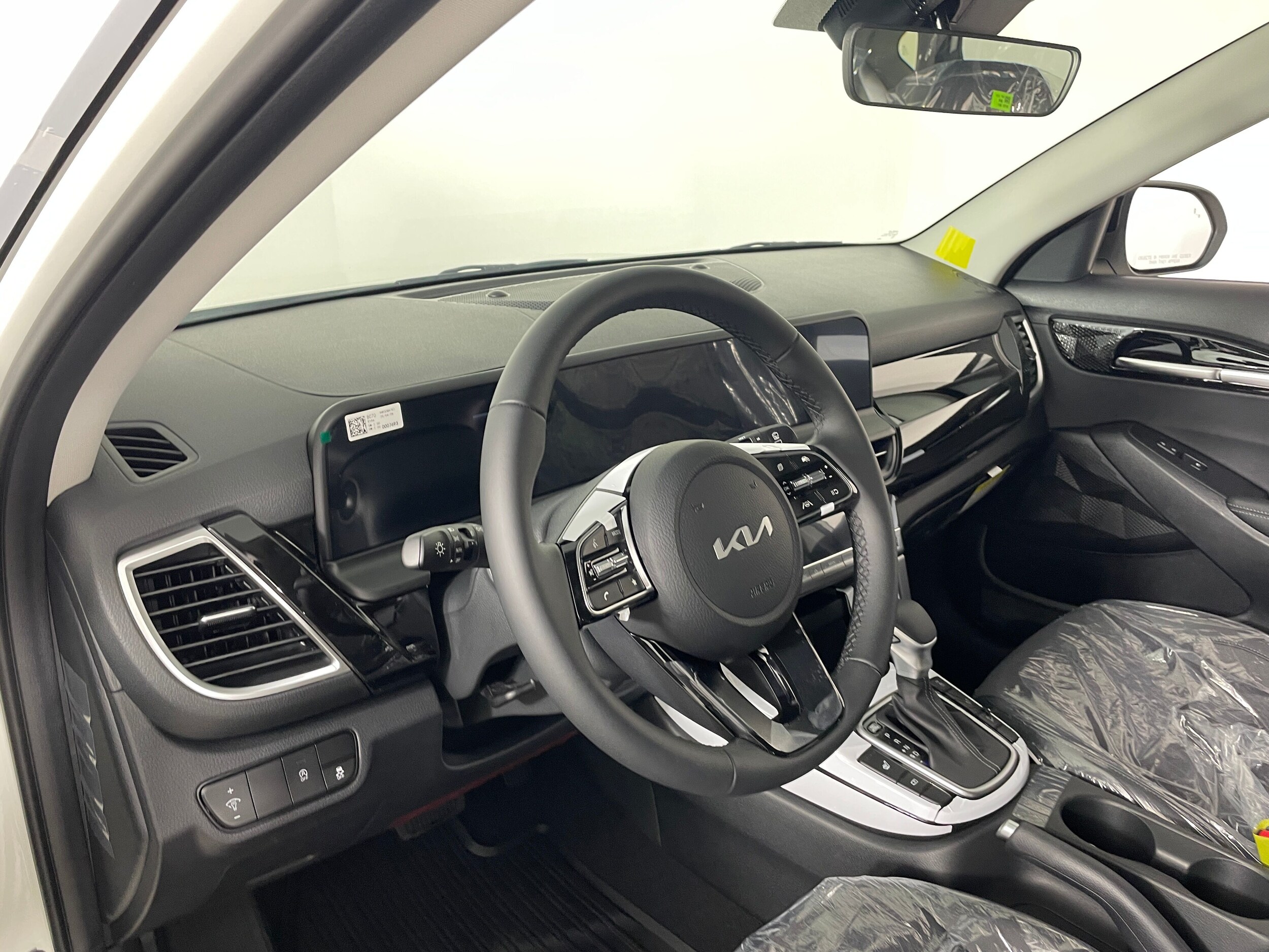 2026 Kia Seltos S photo 2