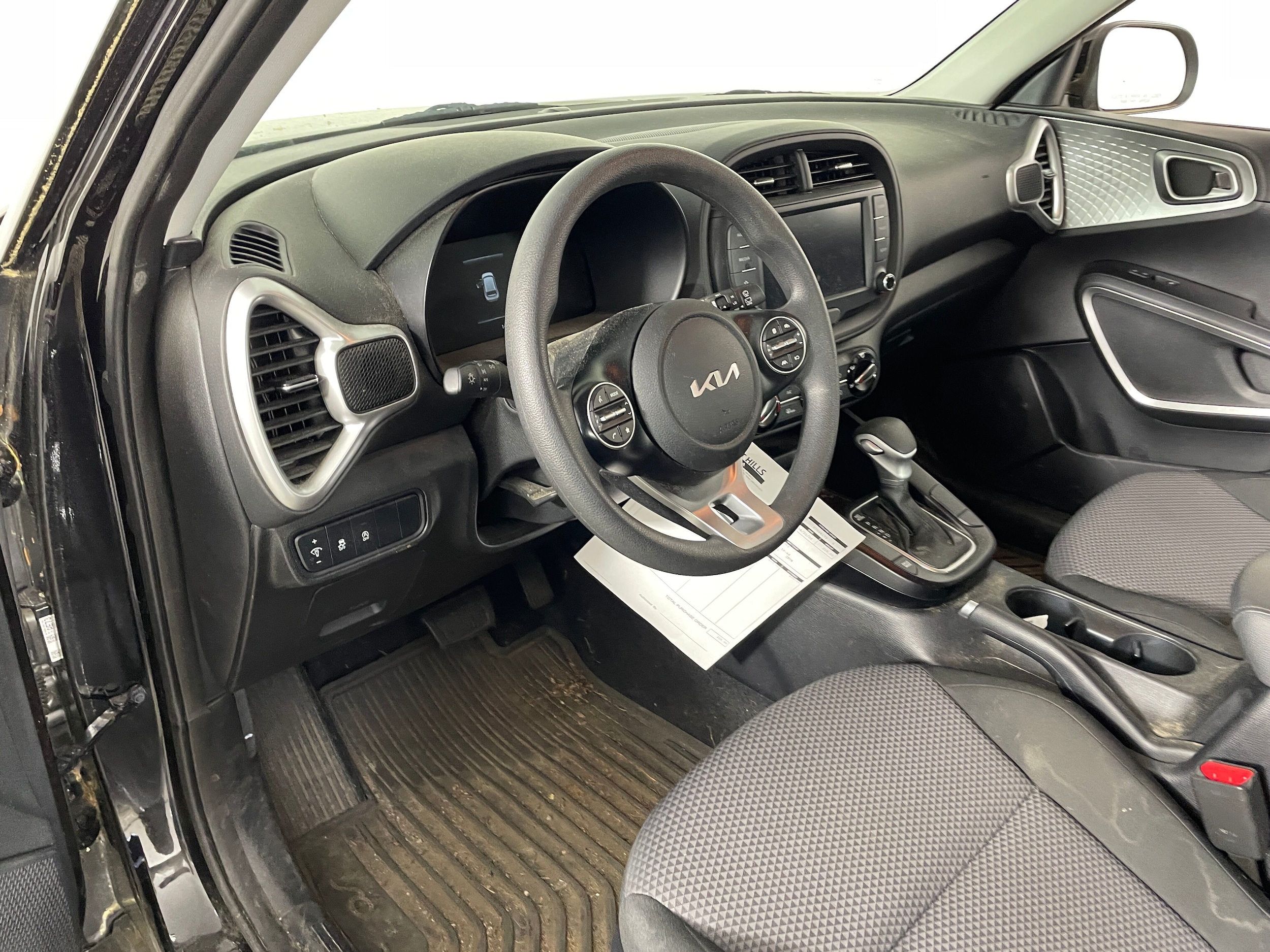 2024 Kia Soul LX photo 3