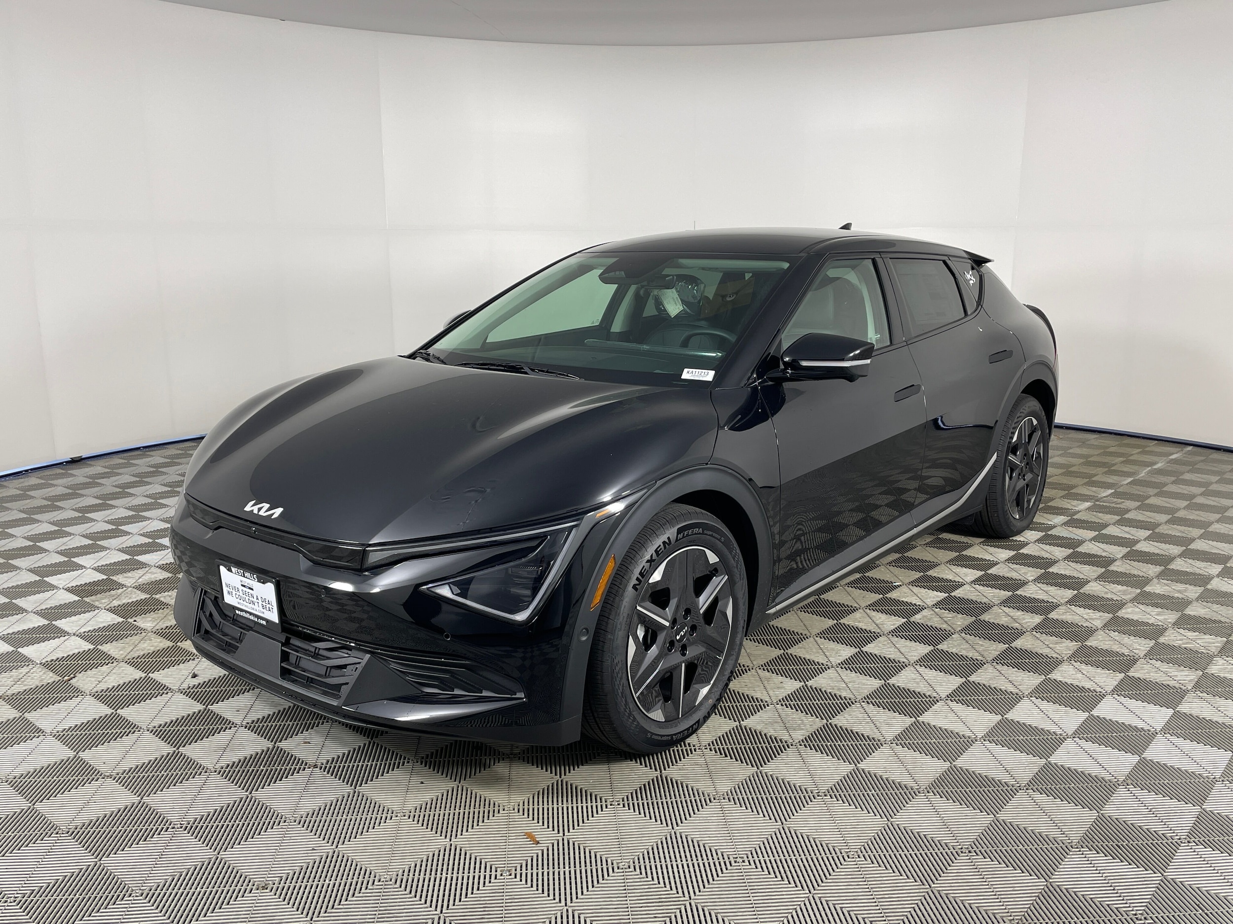 2025 Kia EV6 Light L/R's photo