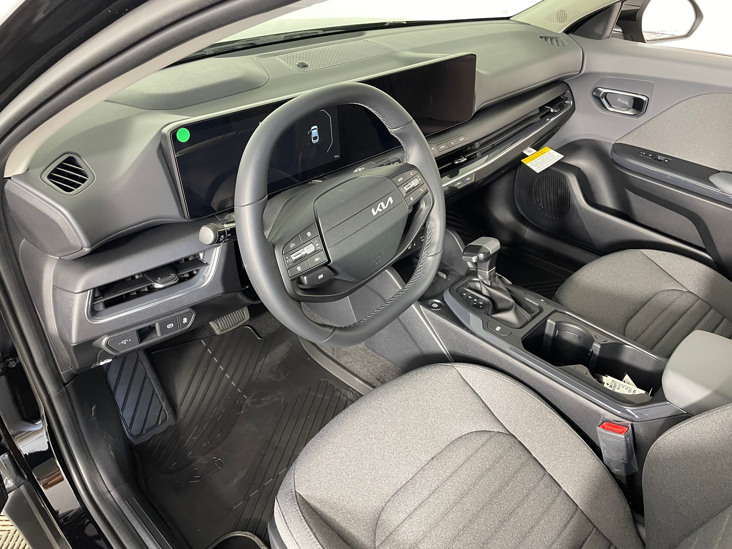 2025 Kia K4 EX photo 3