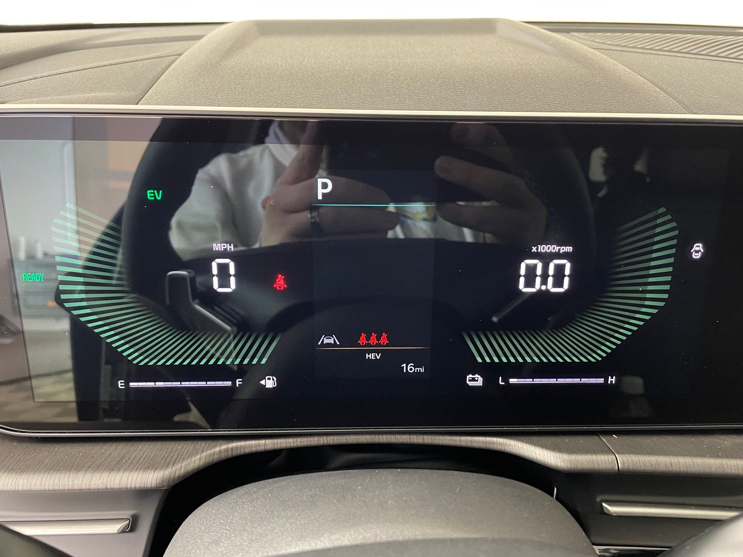 2026 Kia Sportage Plug-In Hybrid X-Line photo 3