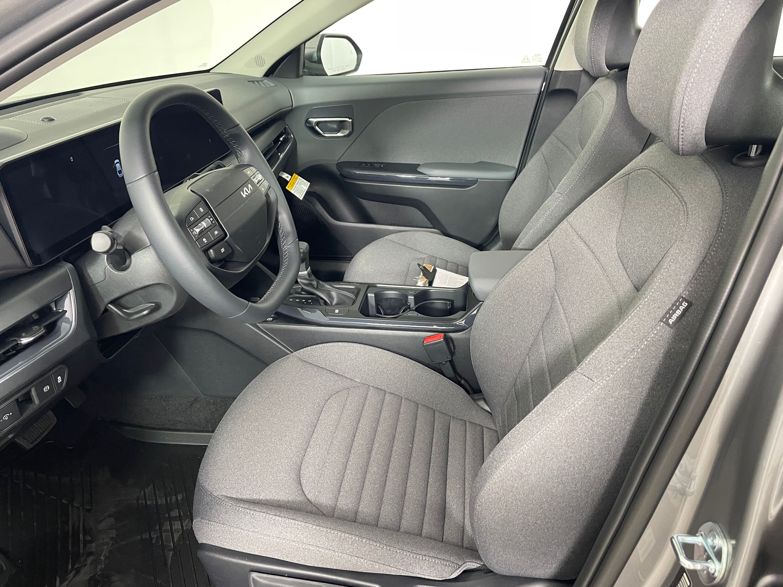 2025 Kia K4 EX photo 2