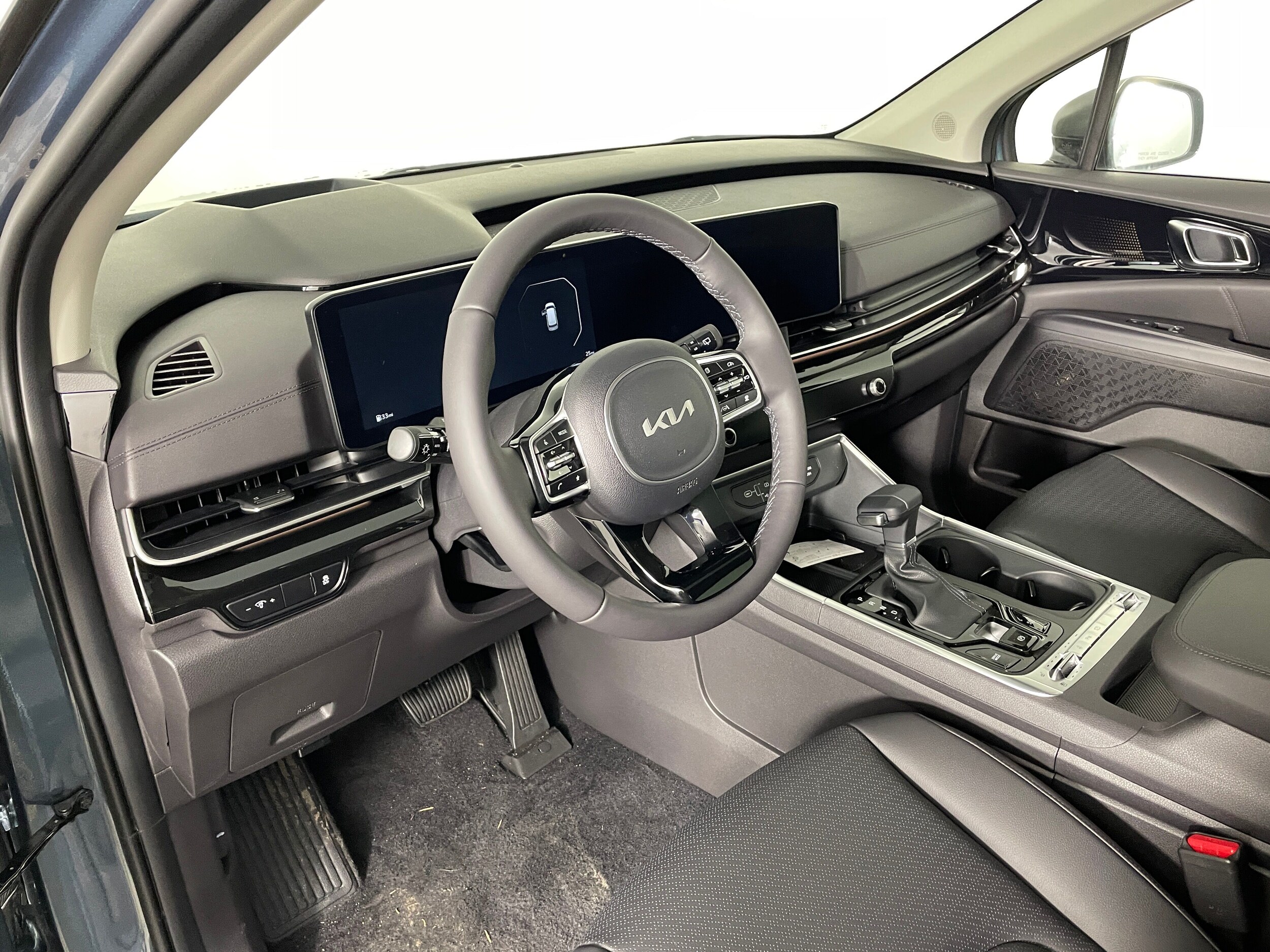 2025 Kia Carnival SX Prestige photo 3