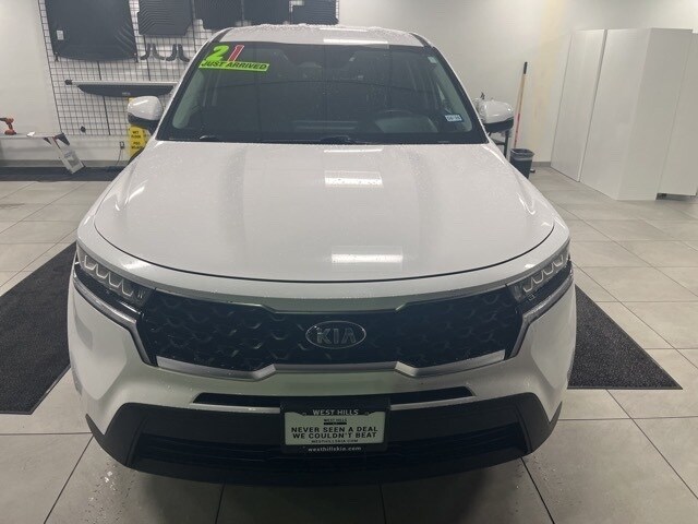 2021 Kia Sorento LX photo 2