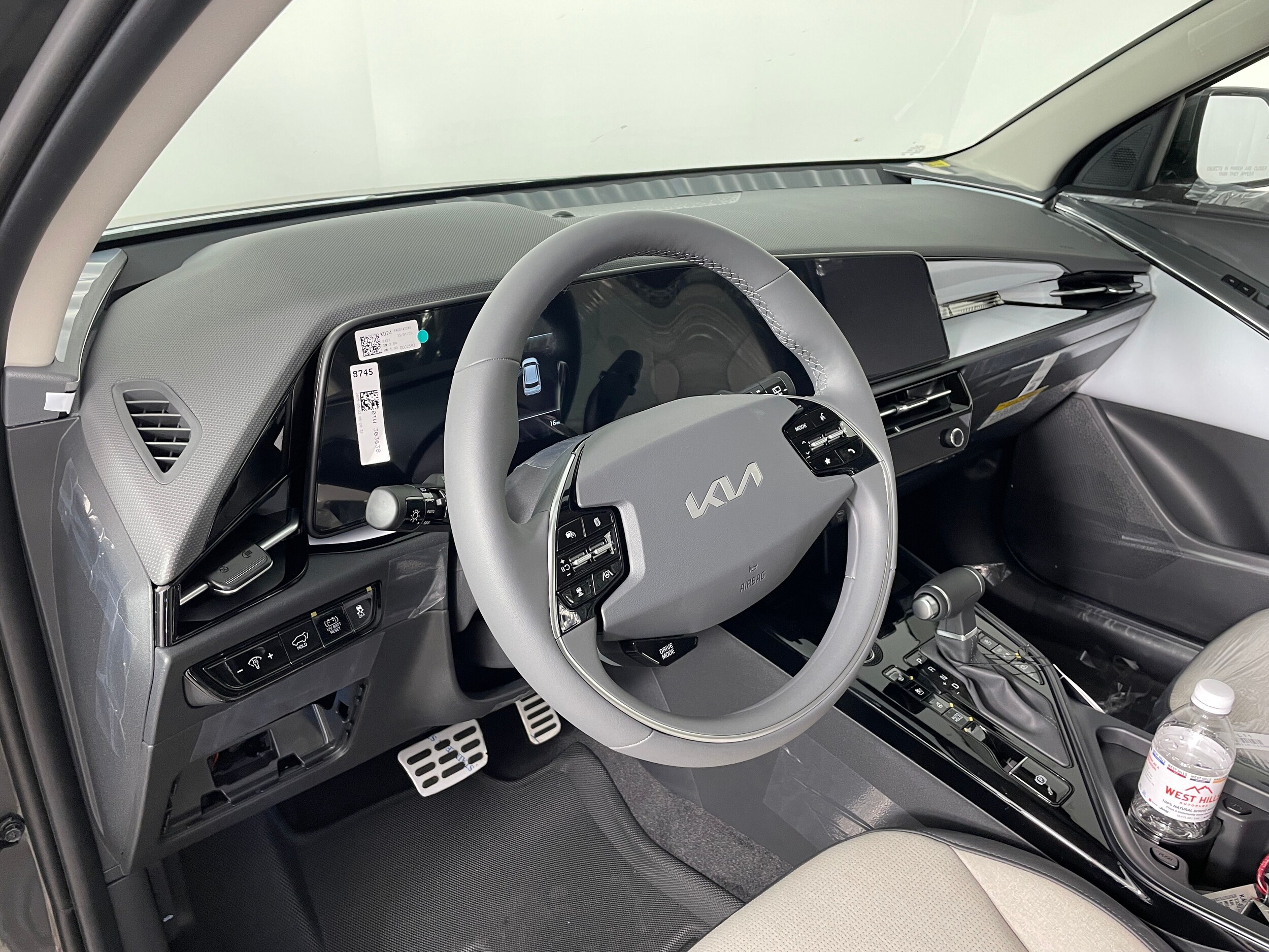 2025 Kia Niro SX Touring photo 2