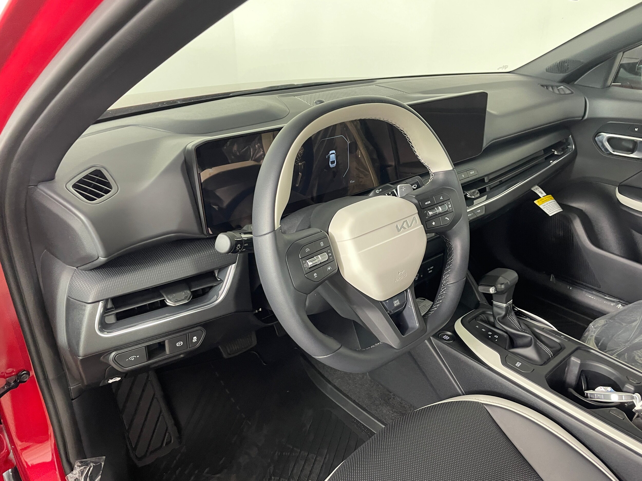 2025 Kia K4 GT-Line photo 2