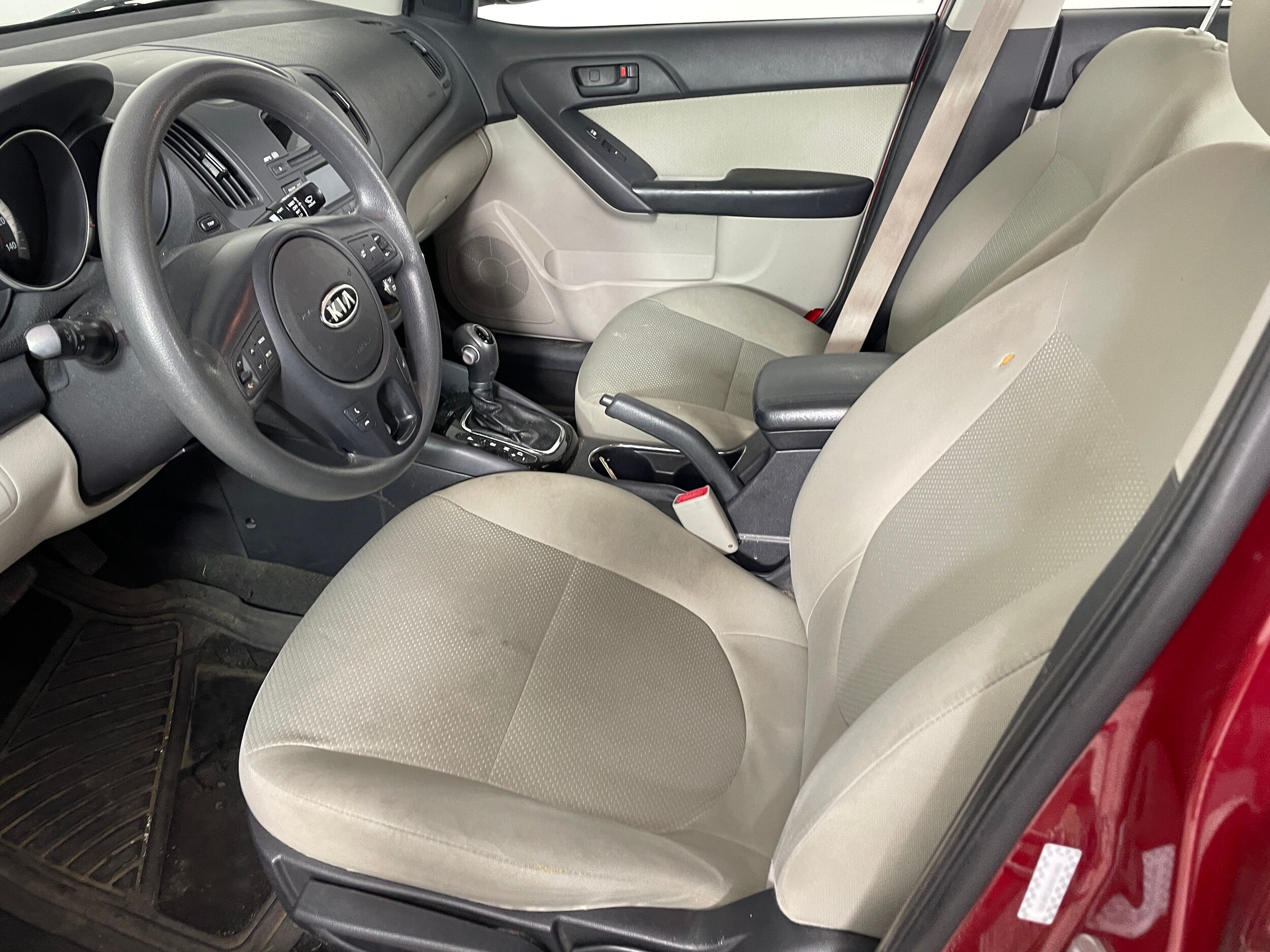 2012 Kia Forte EX photo 2