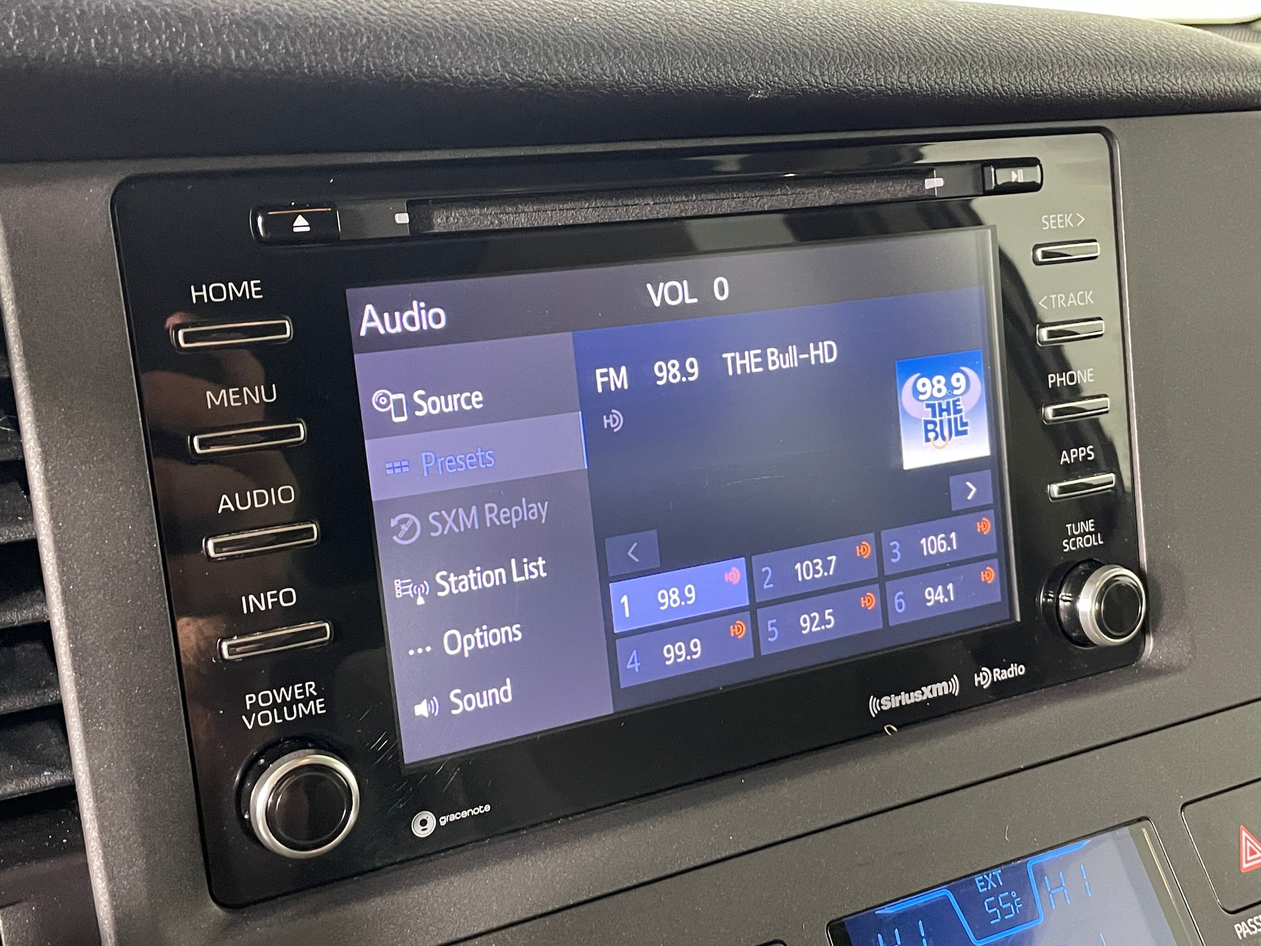 2018 Toyota Sienna LE photo 6