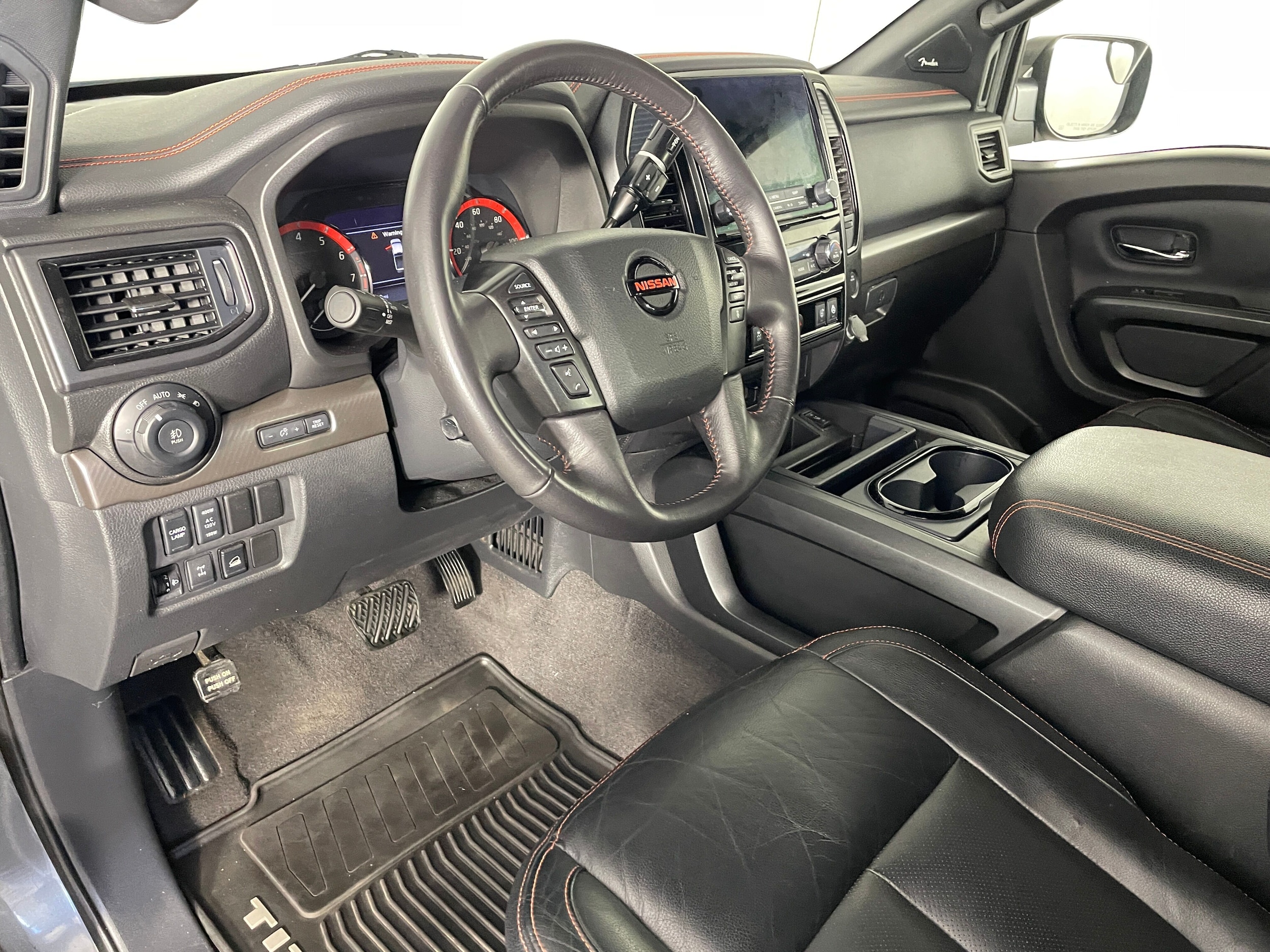 2021 Nissan Titan PRO-4X photo 2