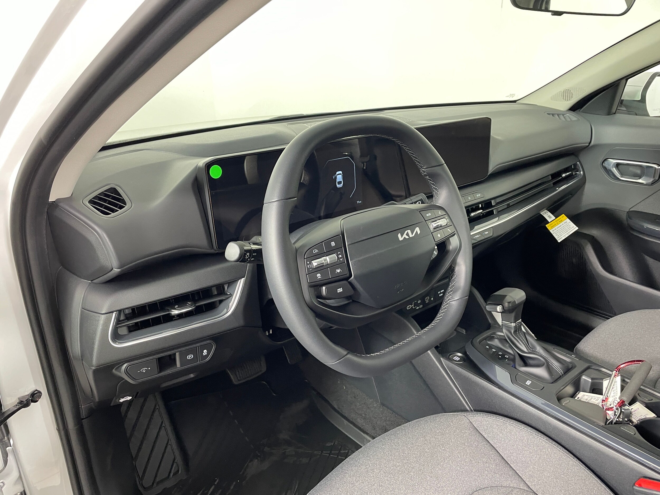 2025 Kia K4 EX photo 2