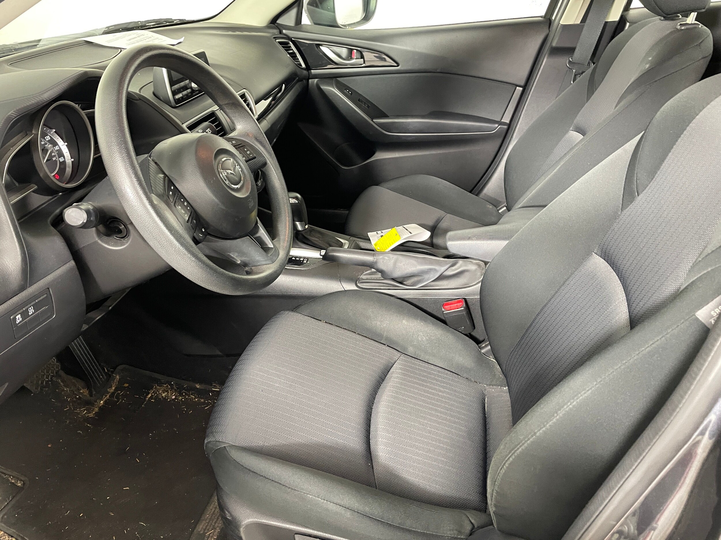 2014 Mazda Mazda3 i Sport Hatchback photo 2