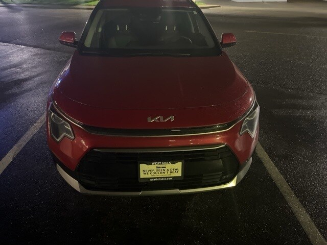 2023 Kia Niro SX photo 2