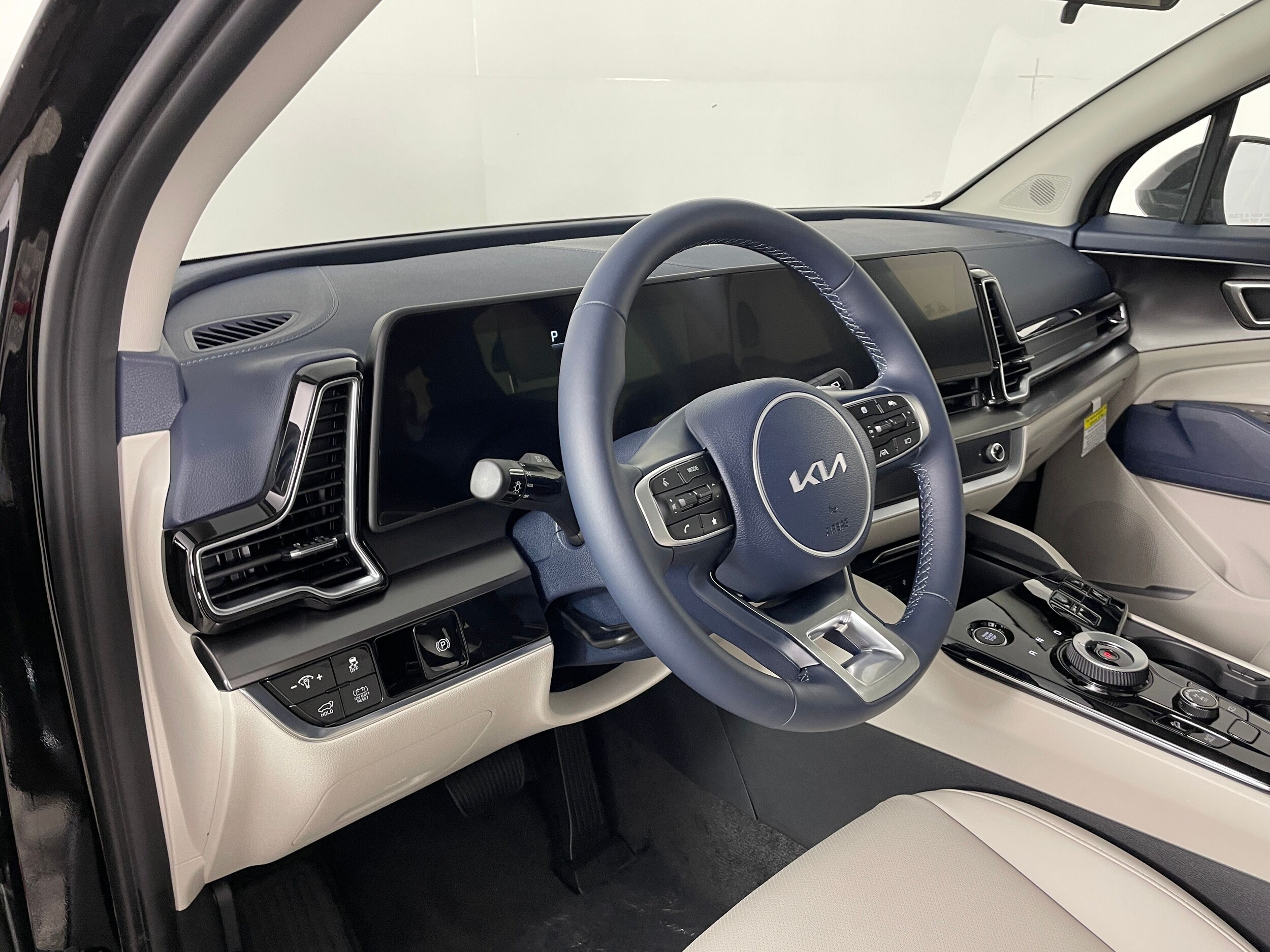 2025 Kia Sportage Hybrid EX photo 2