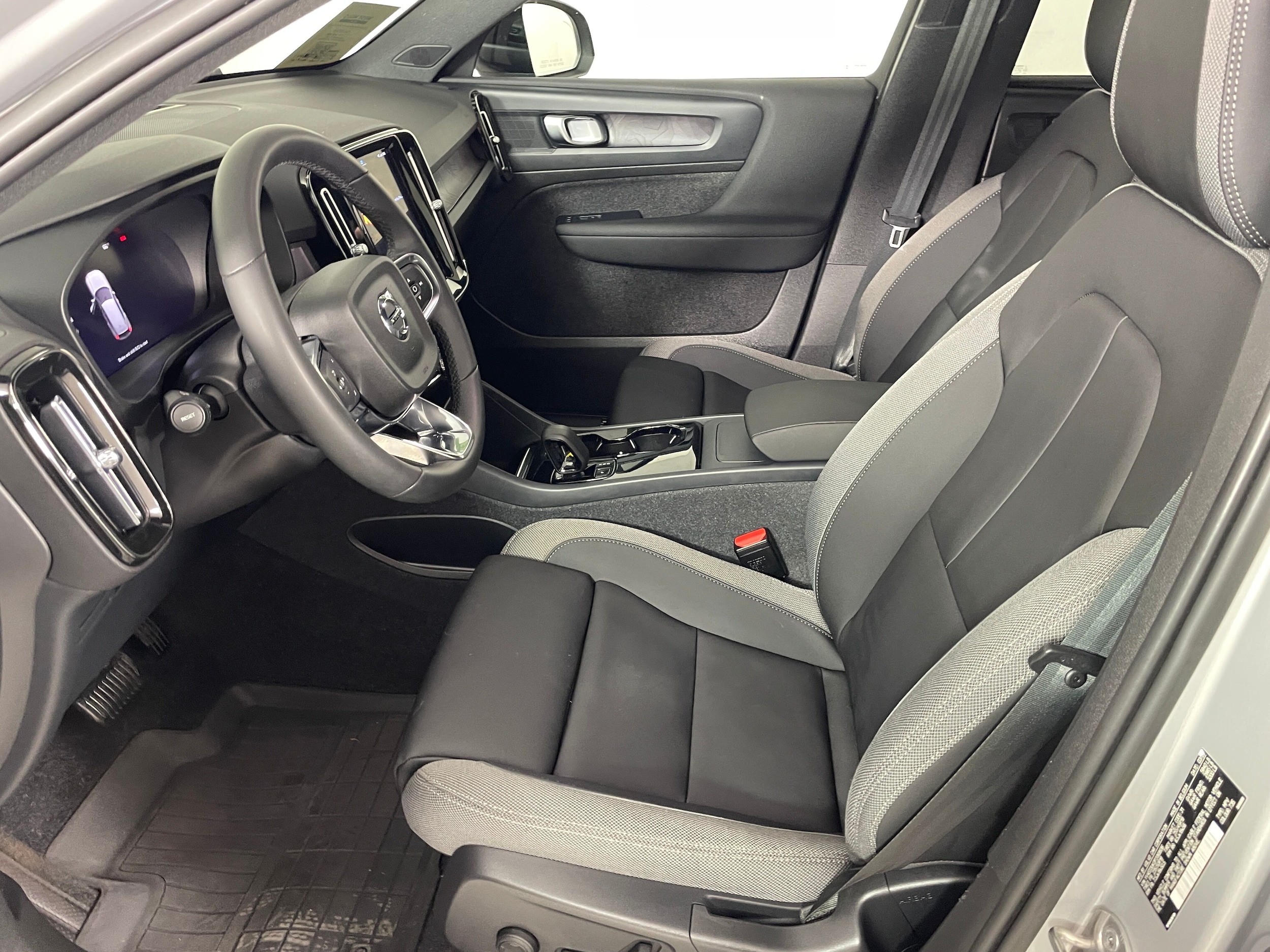Used 2023 Volvo XC40 Core with VIN YV4ED3UK0P2069936 for sale in Bremerton, WA