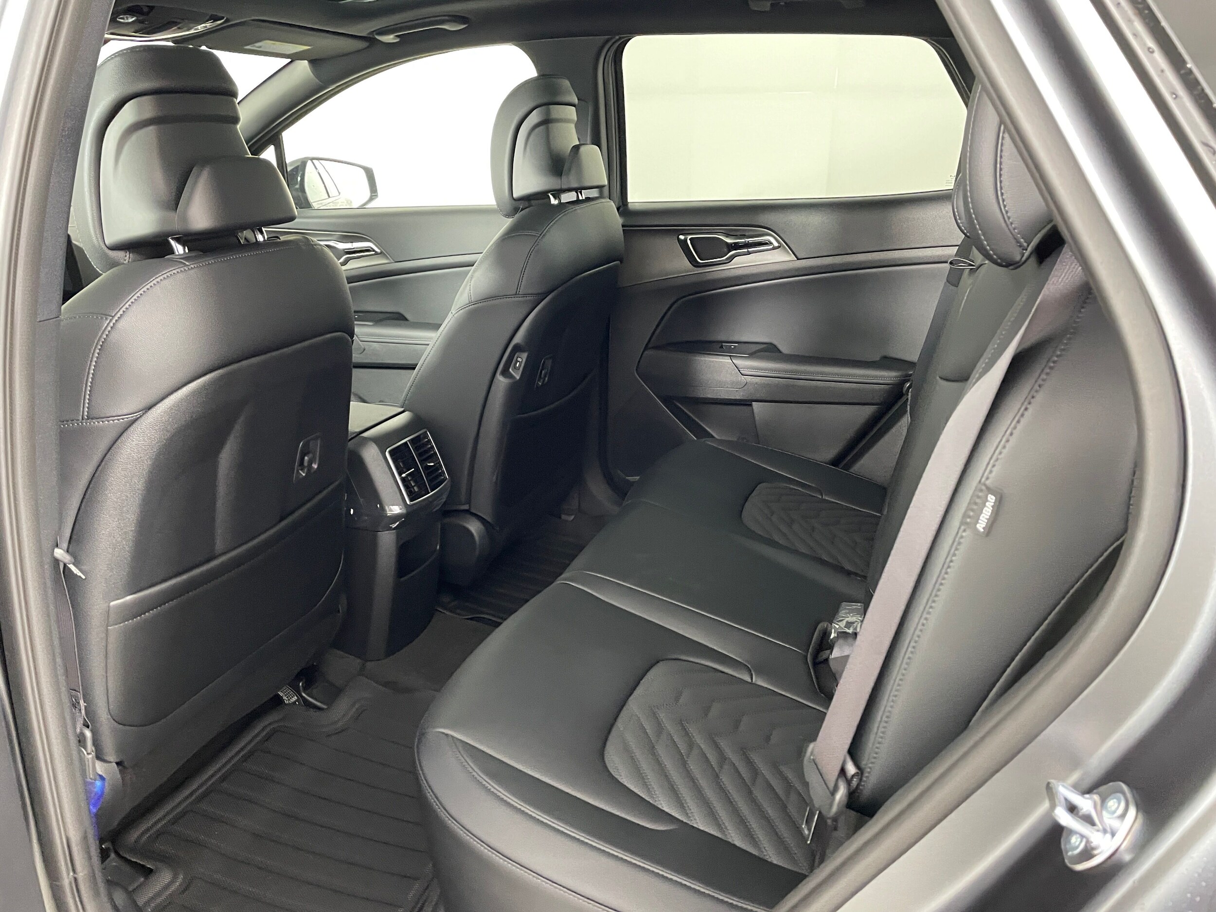 2026 Kia Sportage Plug-In Hybrid X-Line photo 4