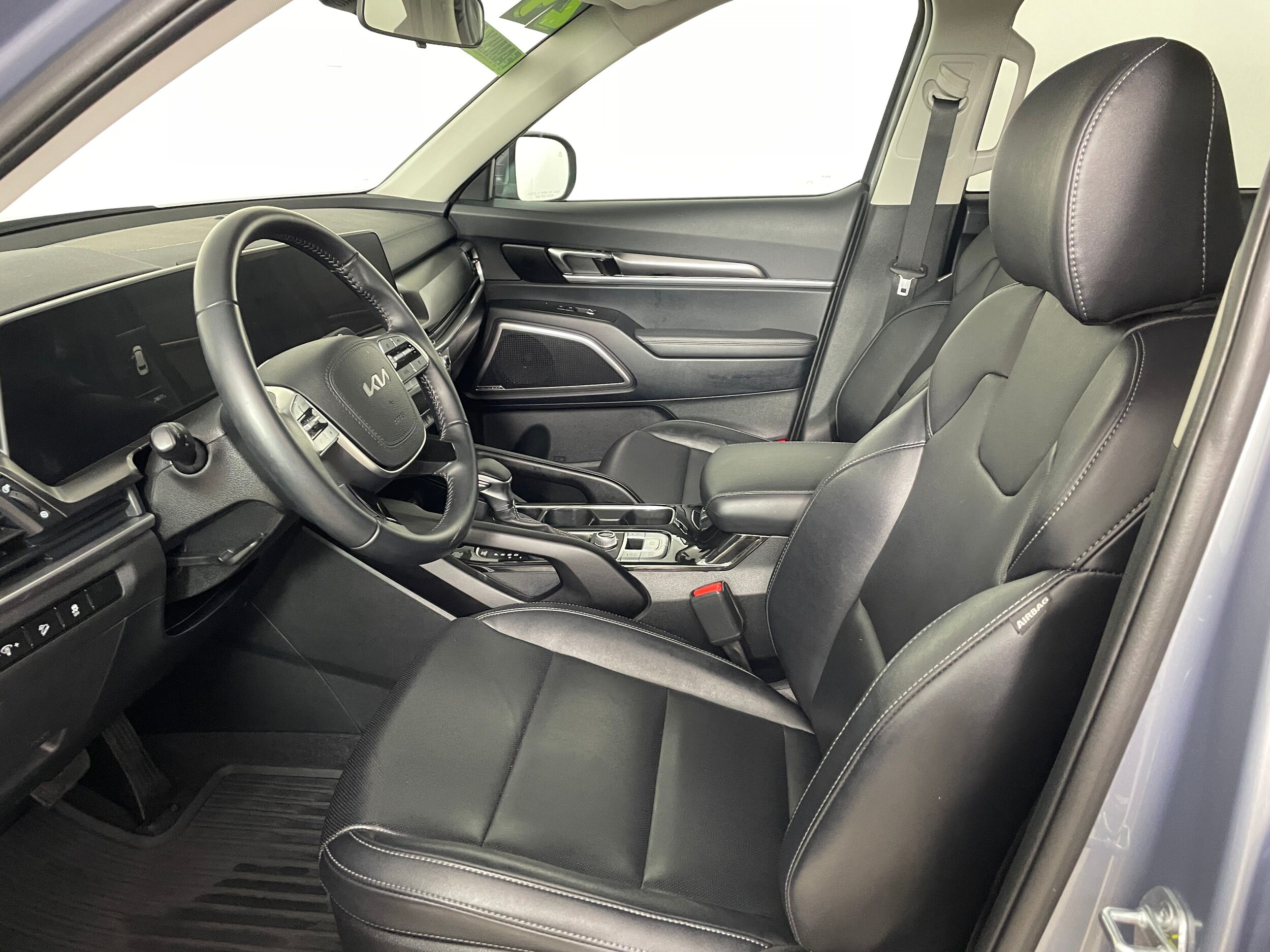 2024 Kia Telluride LX photo 2