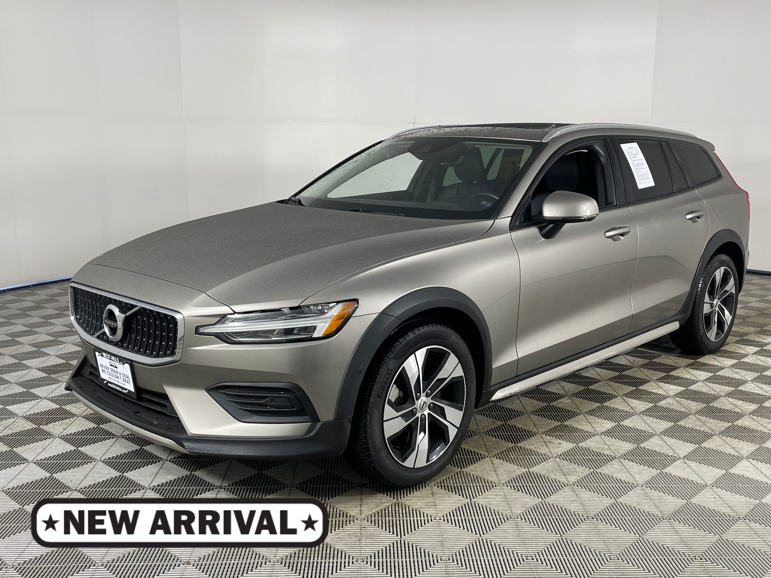 2020 Volvo V60 Cross Country Base's photo
