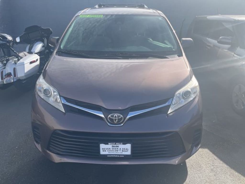 Used 2018 Toyota Sienna L Van Passenger Van