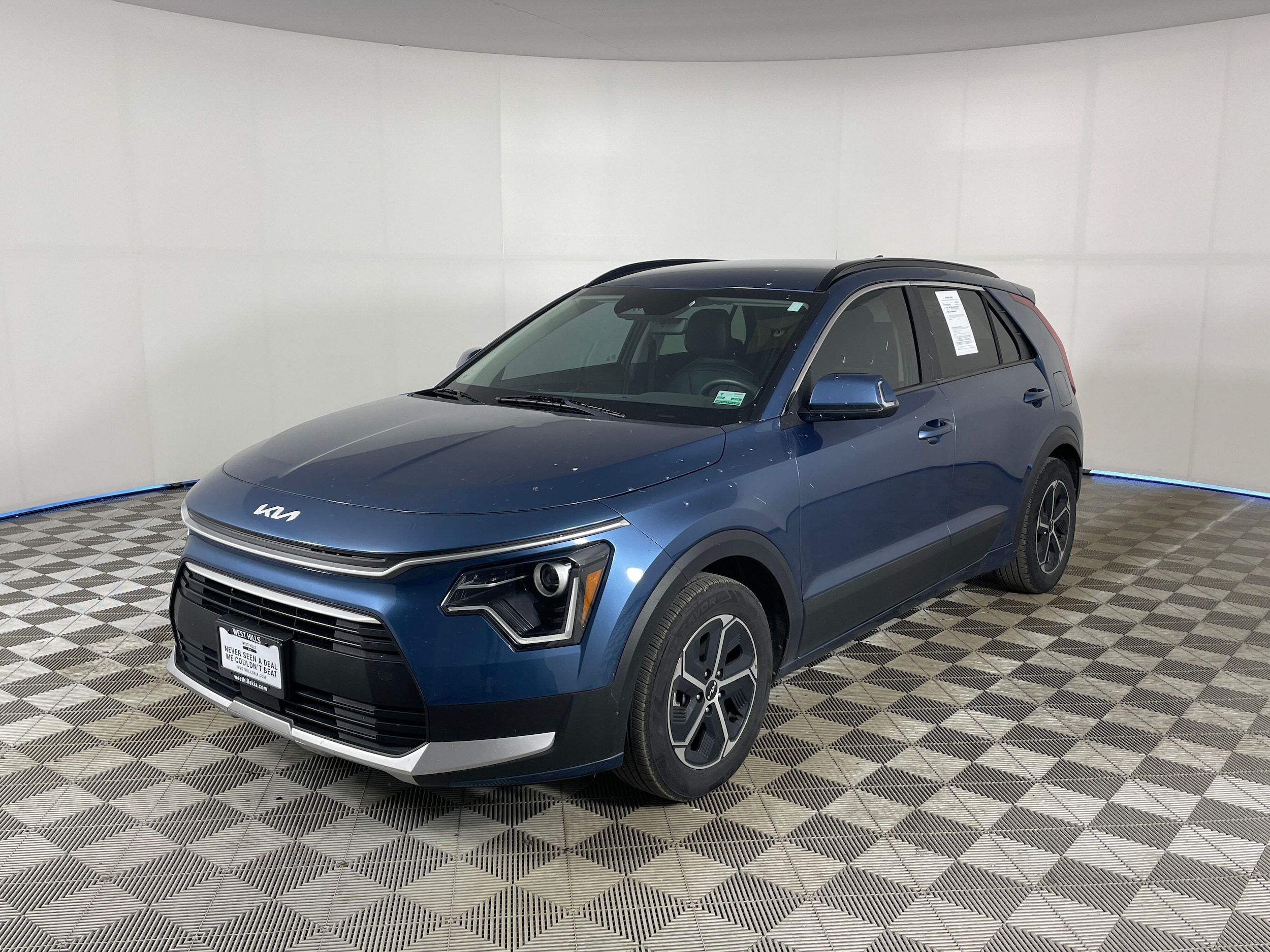 2023 Kia Niro EX HEV's photo