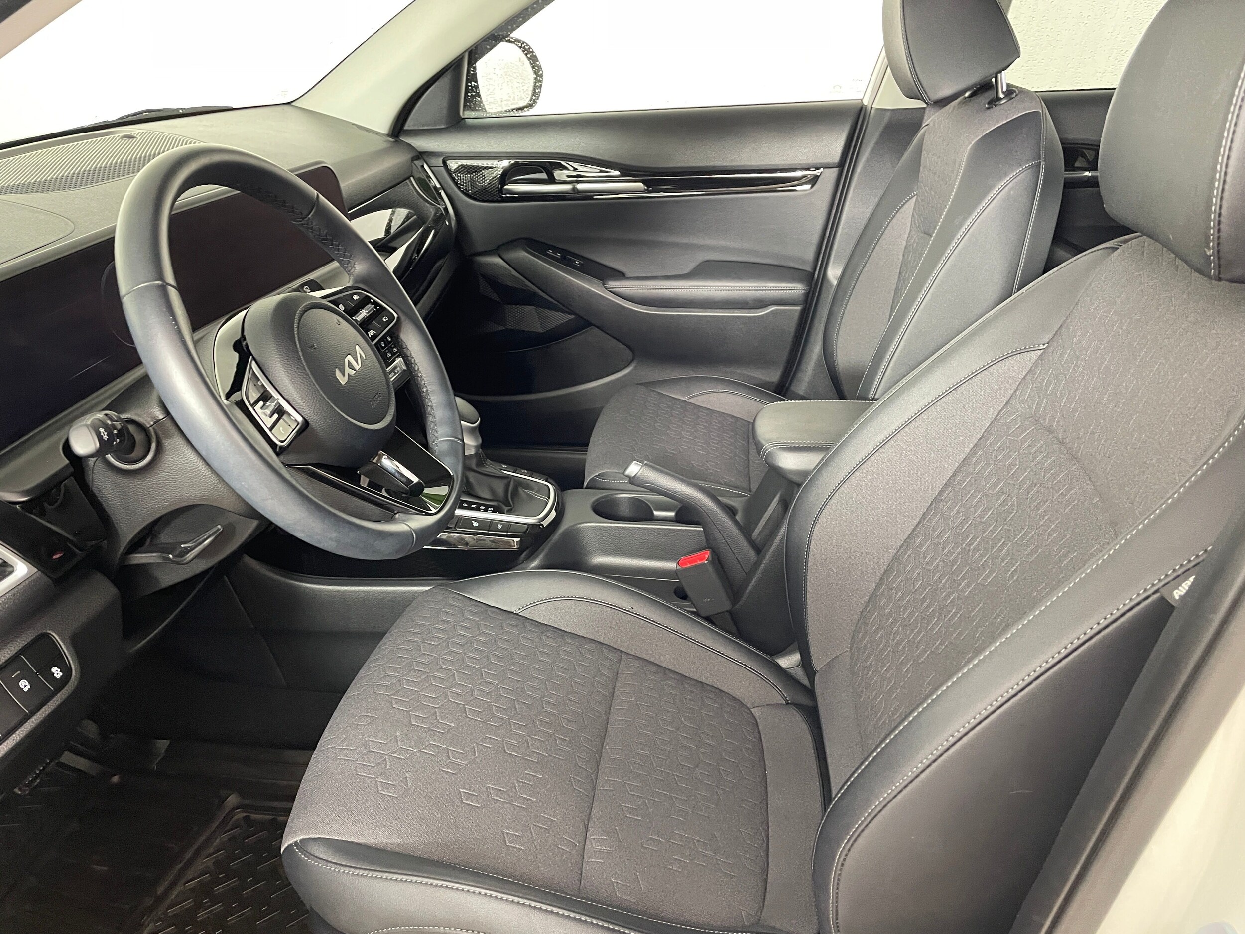 2024 Kia Seltos S photo 2