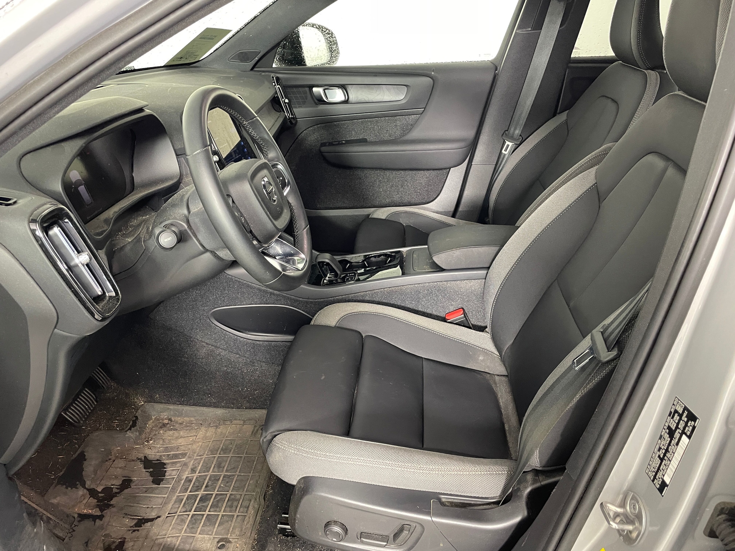 Used 2023 Volvo XC40 Core with VIN YV4ED3UK0P2069936 for sale in Bremerton, WA