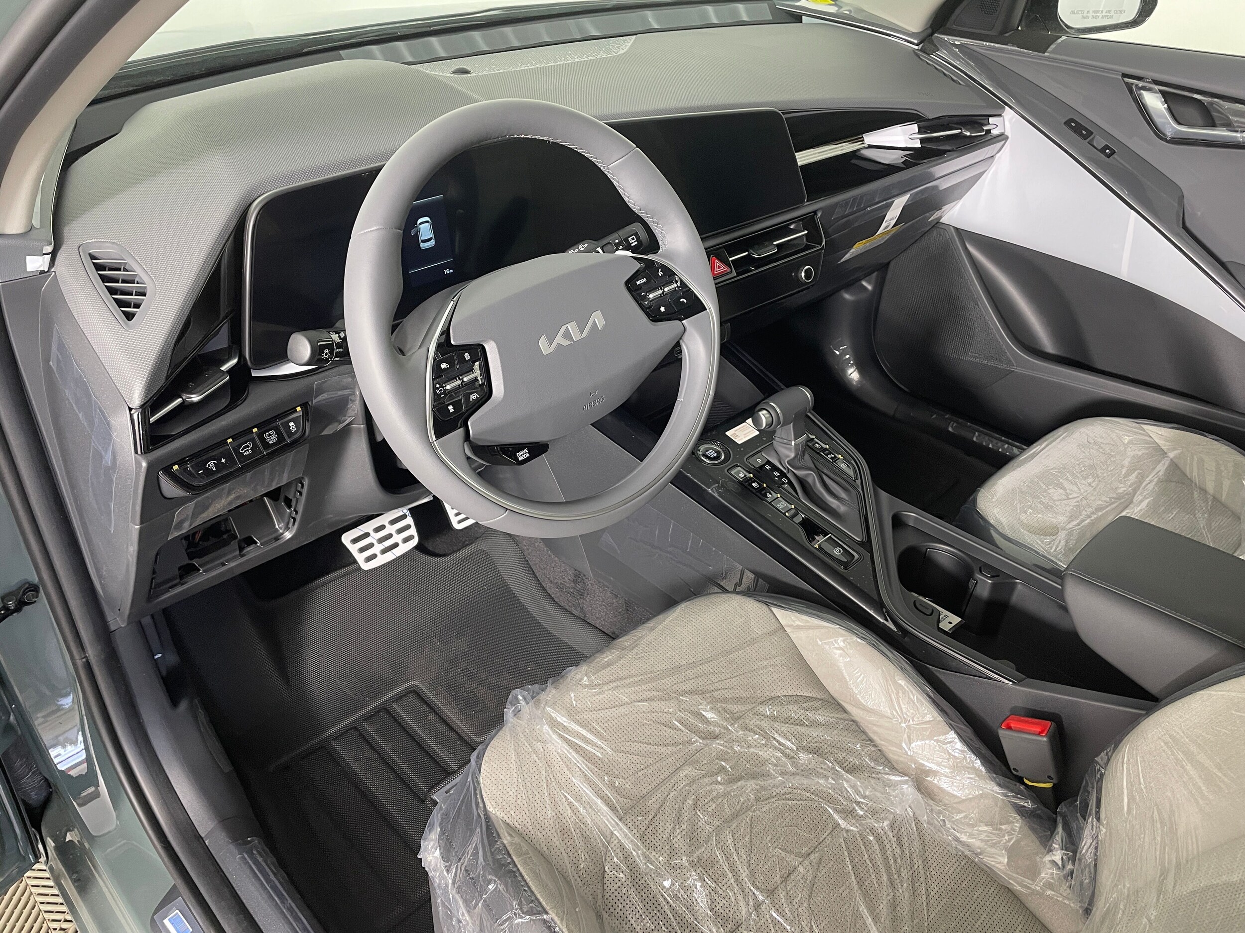 2025 Kia Niro SX Touring photo 2