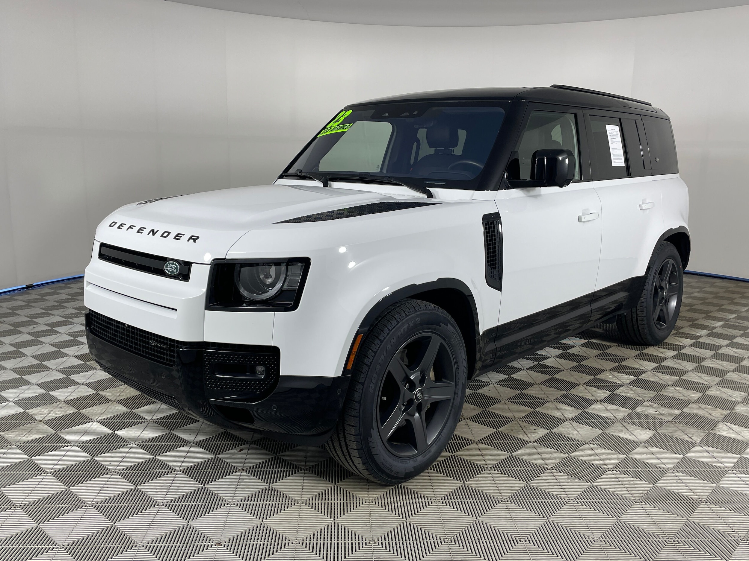2023 Land Rover Defender X-Dynamic SE's photo