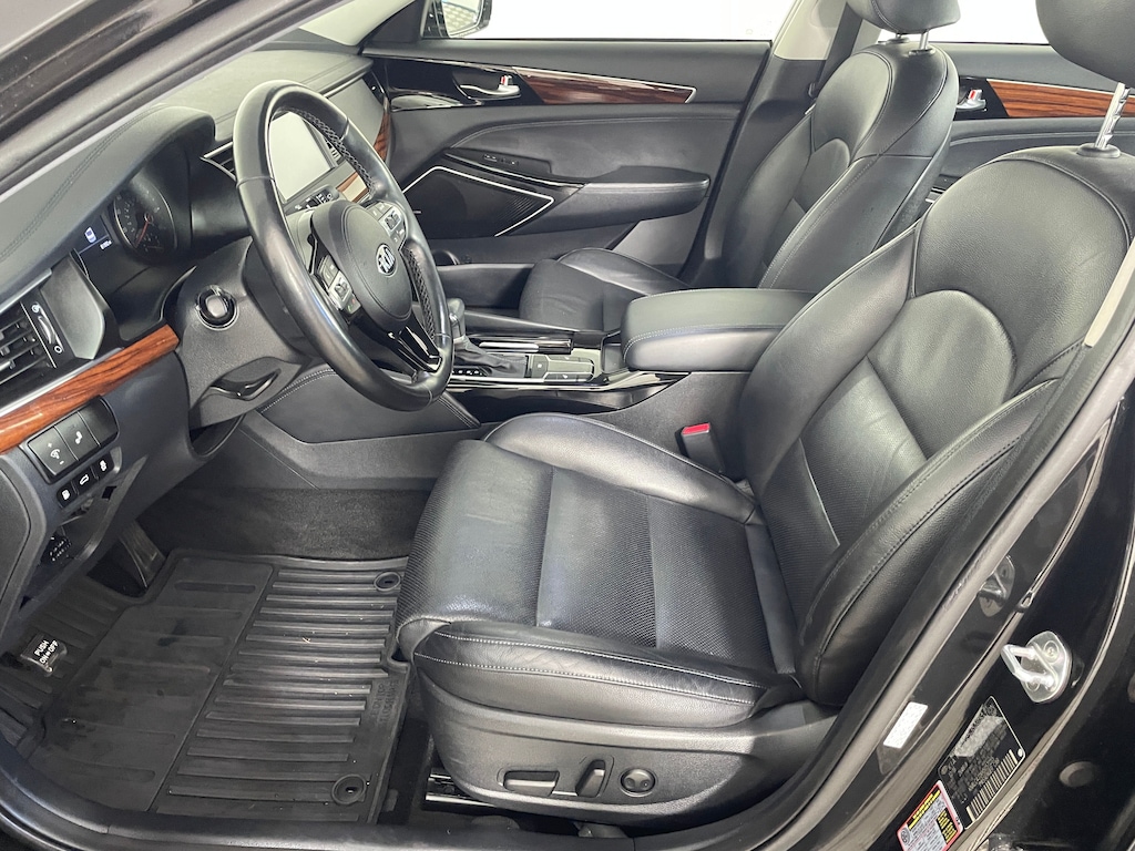 Certified 2017 Kia Cadenza Premium Sedan