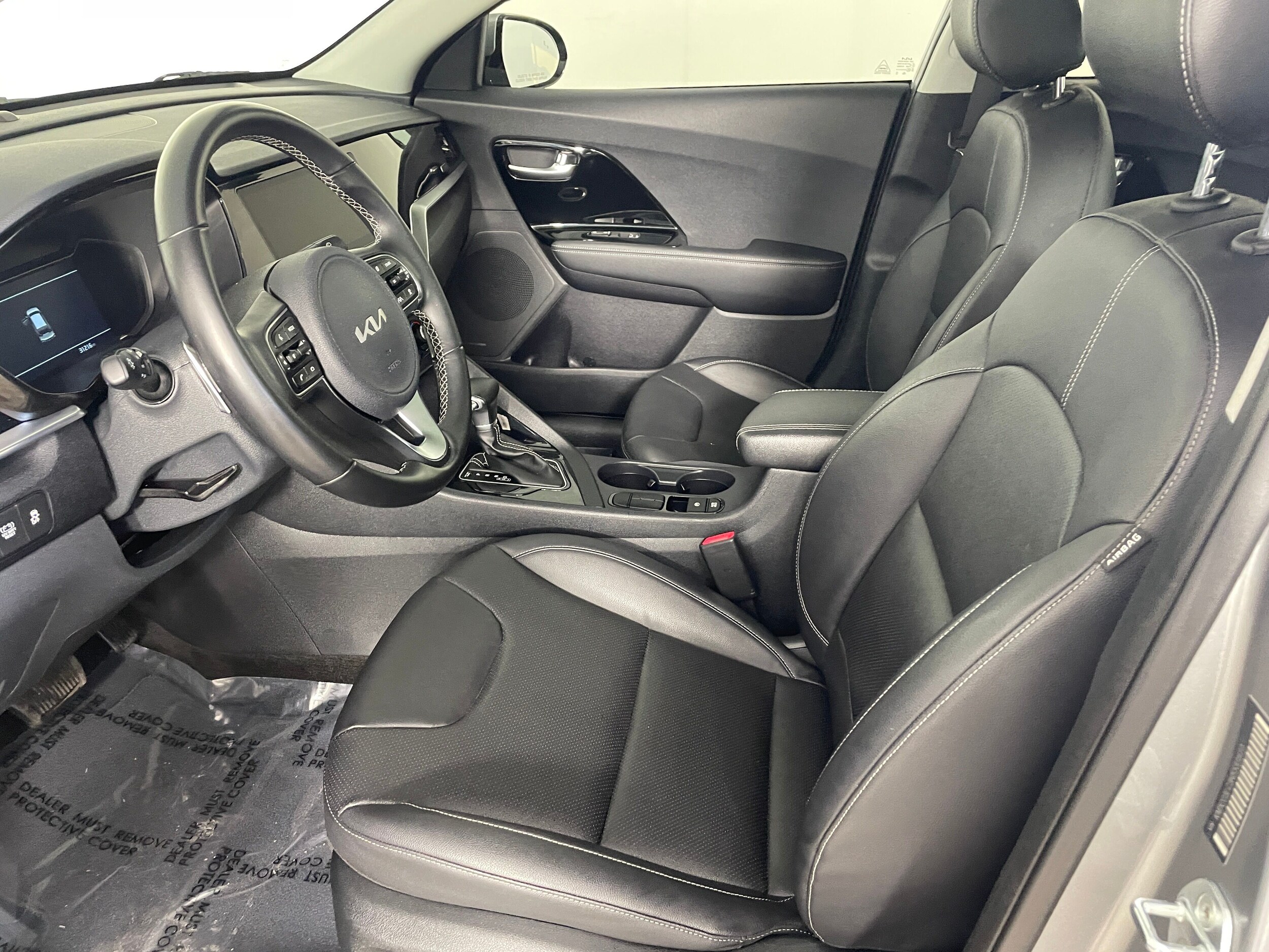2022 Kia Niro Touring Special Edition photo 2