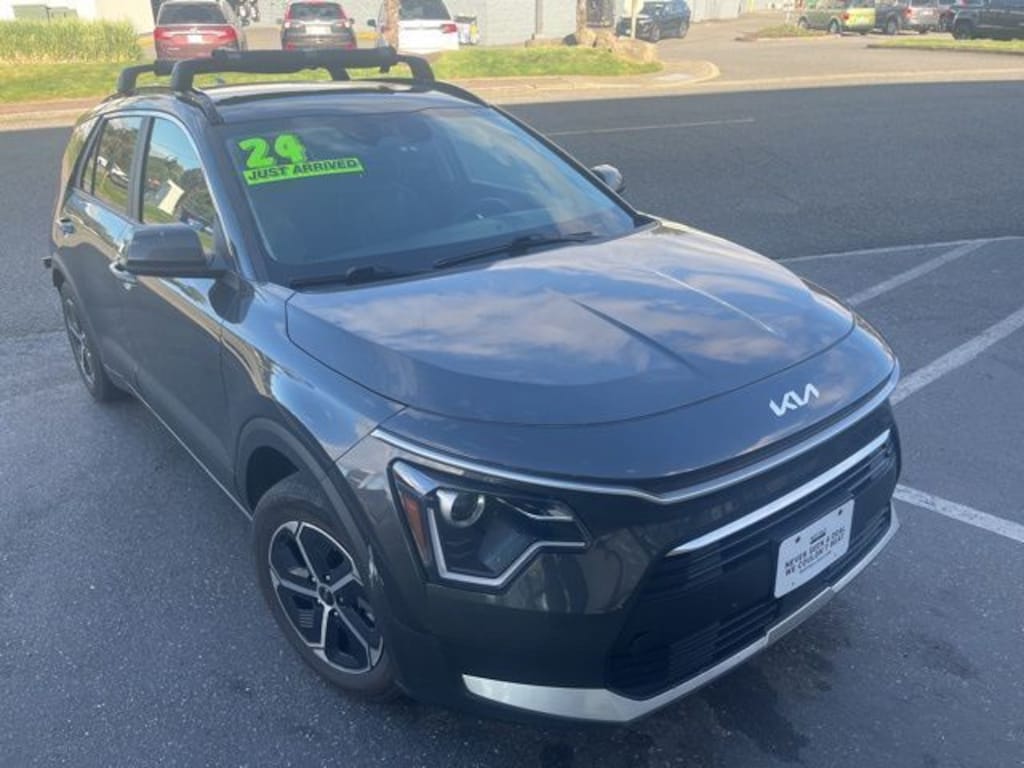 Used 2024 Kia Niro EX SUV